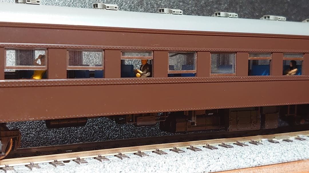 オハフ33・オハ35（茶）KATO HOゲージ 車内灯、着席人形付き