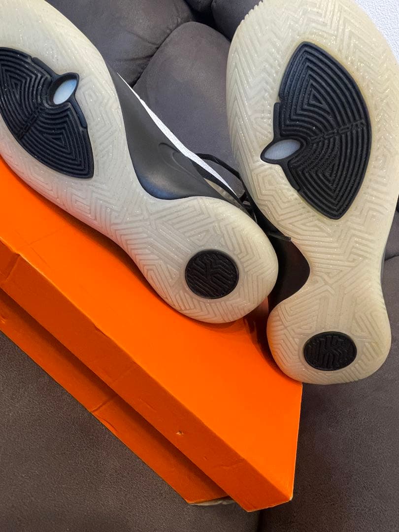 NIKE カイリー KYRIE FLYTRAP Ⅱ EP ホワイト／ブラック