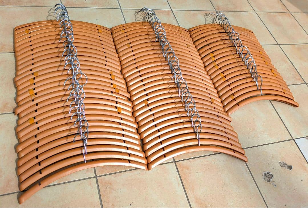 プラスチックハンガーまとめ売り　81本　ナチュラル　丸棒