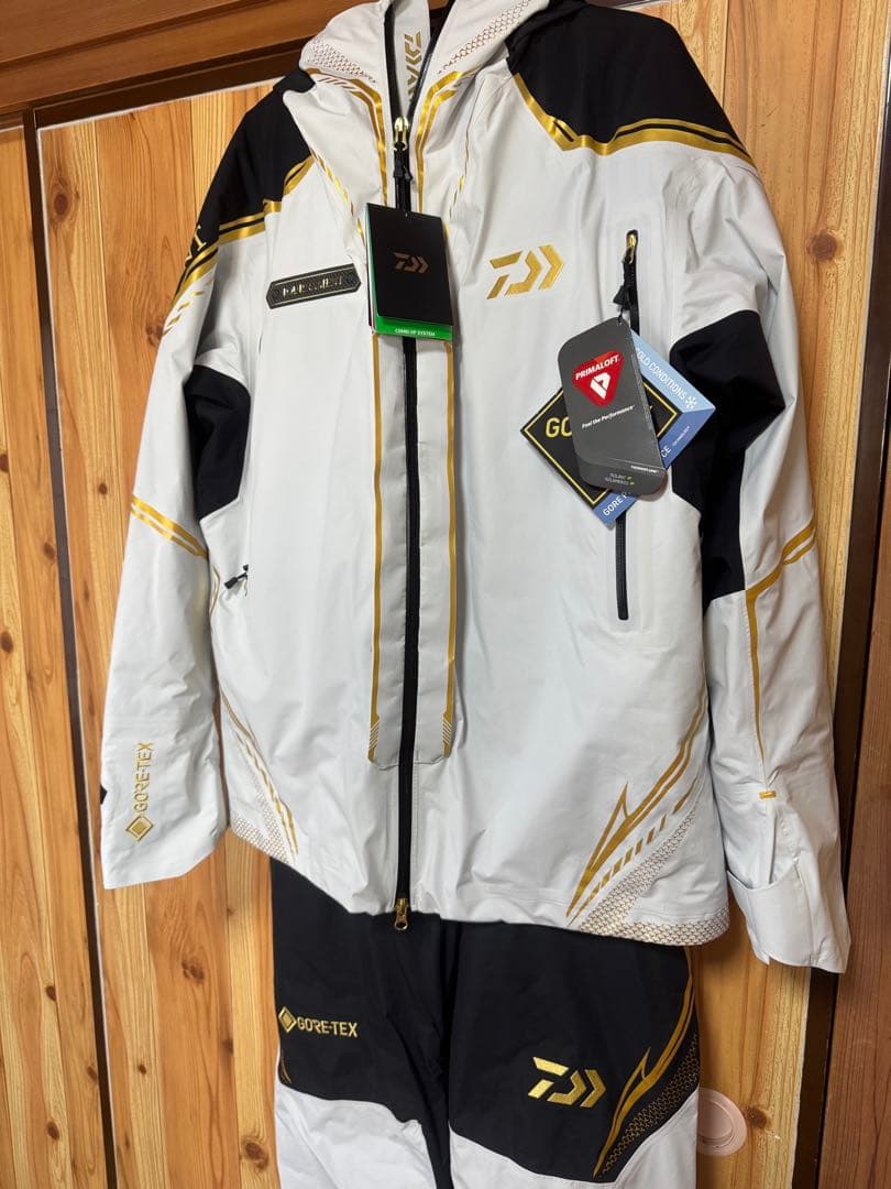 ダイワ　トーナメントゴアテックス　フィッシングスーツ　上下　DW-1022T 白