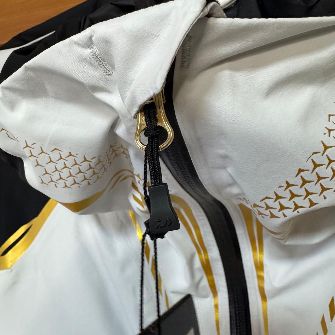 ダイワ　トーナメントゴアテックス　フィッシングスーツ　上下　DW-1022T 白