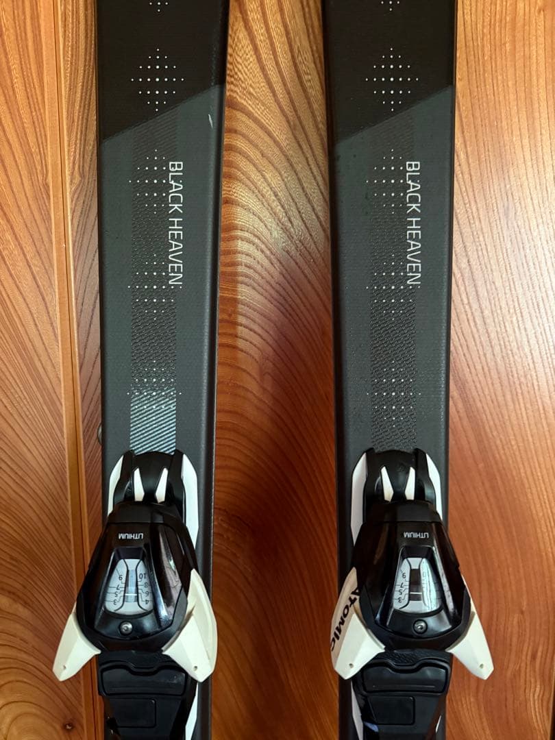 Atomic Black Heaven スキー 板ビンディング付き