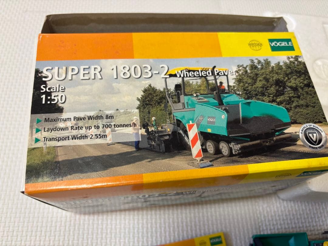 VÖGELE SUPER 1803-2 ミニカー 1/50スケール