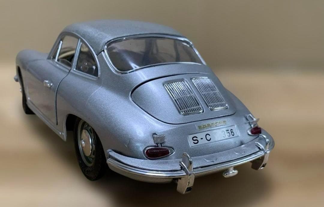 ミニカー　1/18　PORSCHE　ポルシェ　356B 1961　シルバー