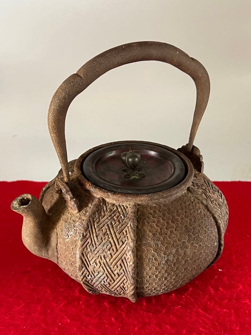 鉄瓶　在銘 工芸金属　重厚感があり