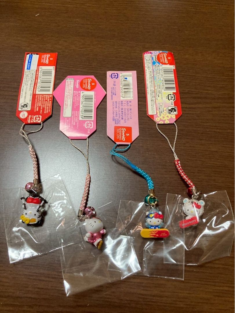 希少 激レア 新品 ご当地 ハローキティ スキー スノボ スケート ストラップ