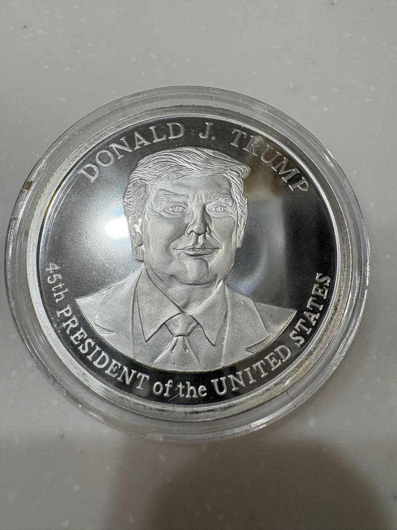 ドナルド・トランプ 第 45 代大統領 5 オンス シルバー ラ 999