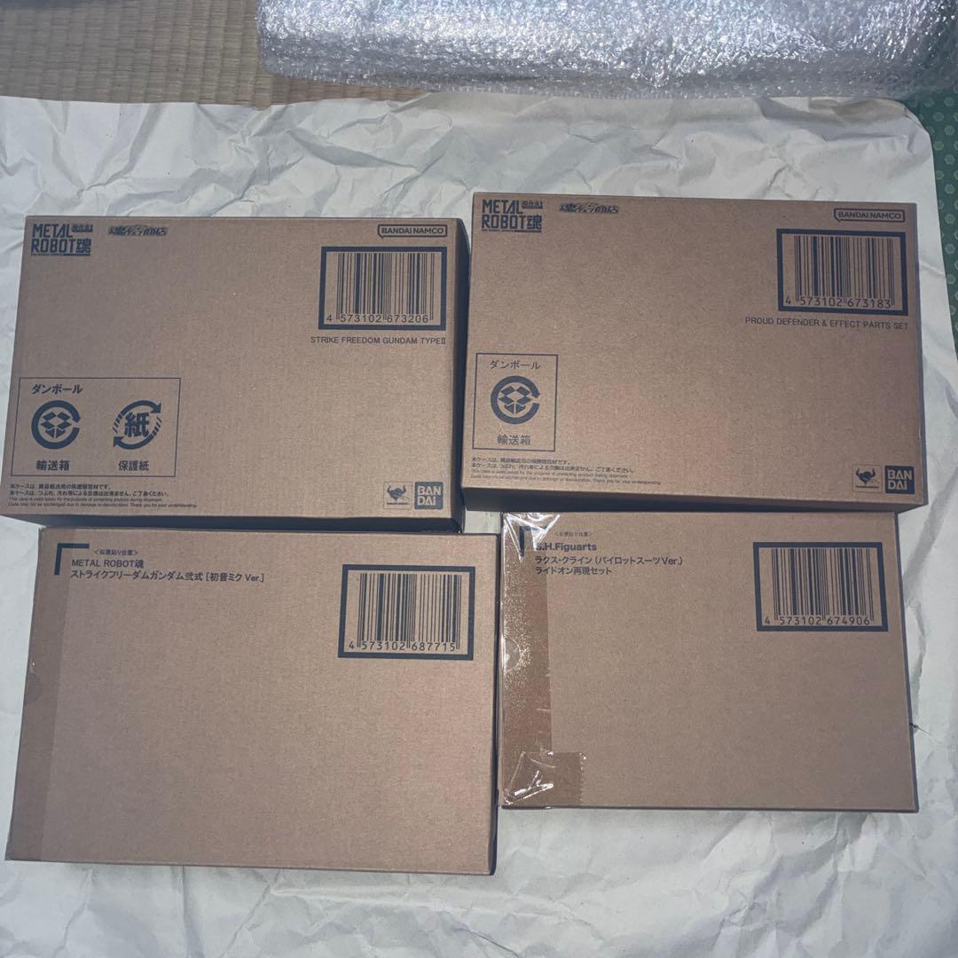 メタロボストフリ弐式初音ミク、ストフリ弐式、プラウドディフェンダー、shラクス