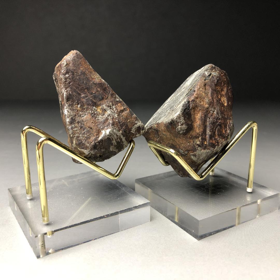 アルタイ隕石　隕石 全面カット 標本　鉄隕石　原石　重さ約427ｇ　立て付き