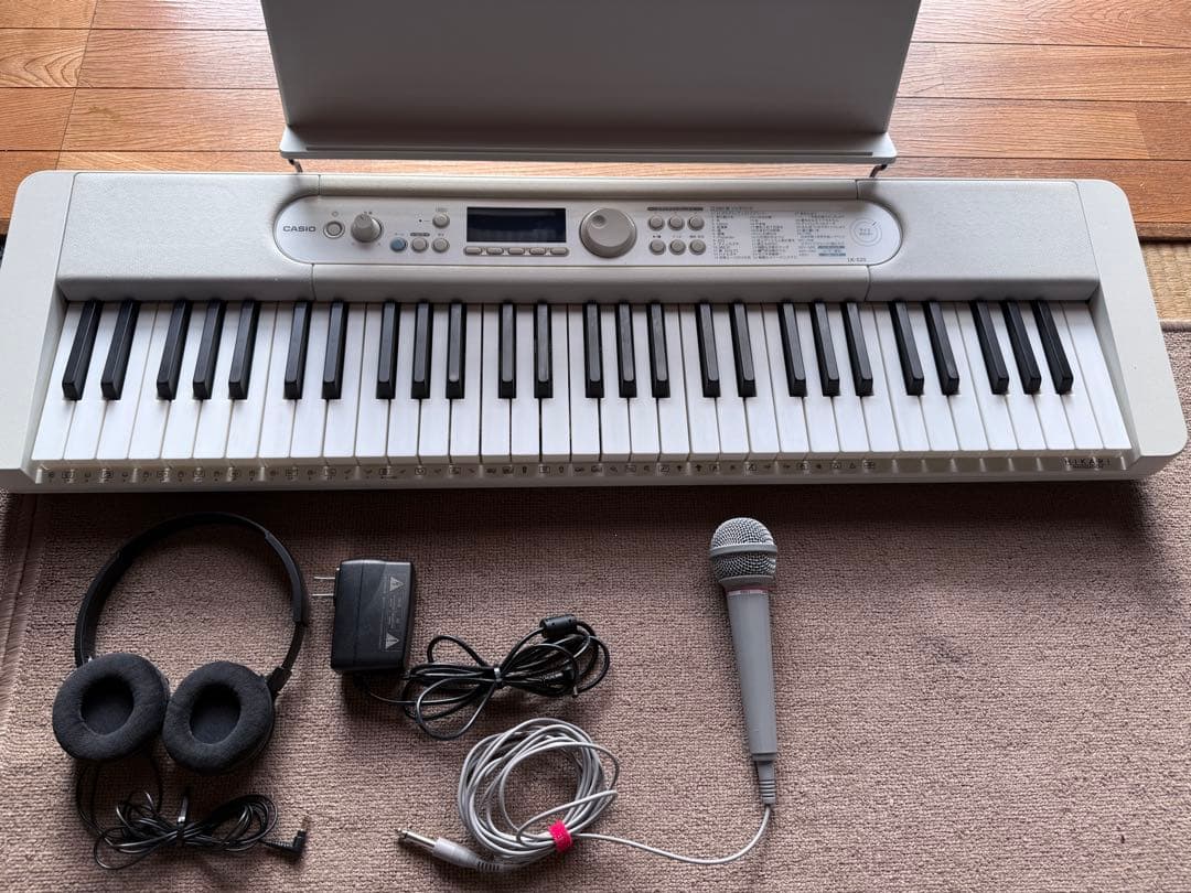 CASIO LK-520 ホワイト61鍵電子キーボード譜面台付