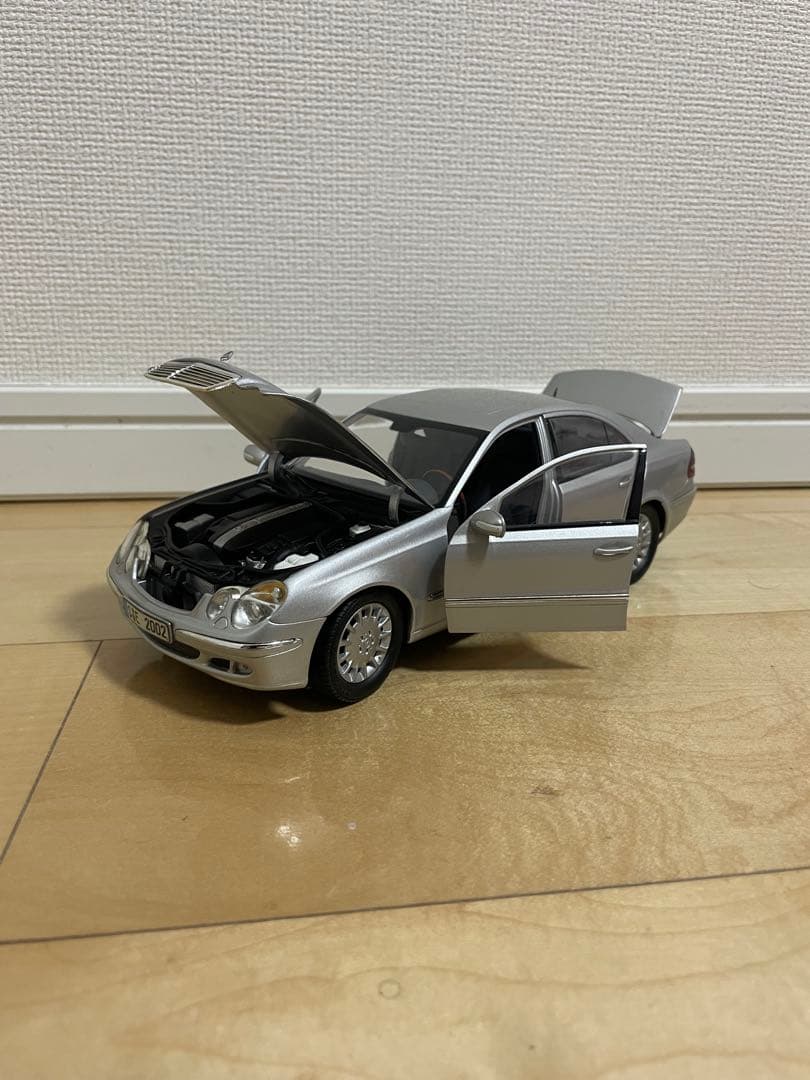 1/18 E-Class 京商 メルセデスベンツ Eクラス ミニカー