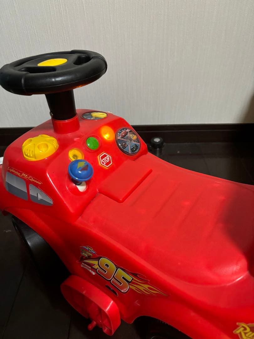 電動カーズ　乗れるライトニング　マックイーン　Cars