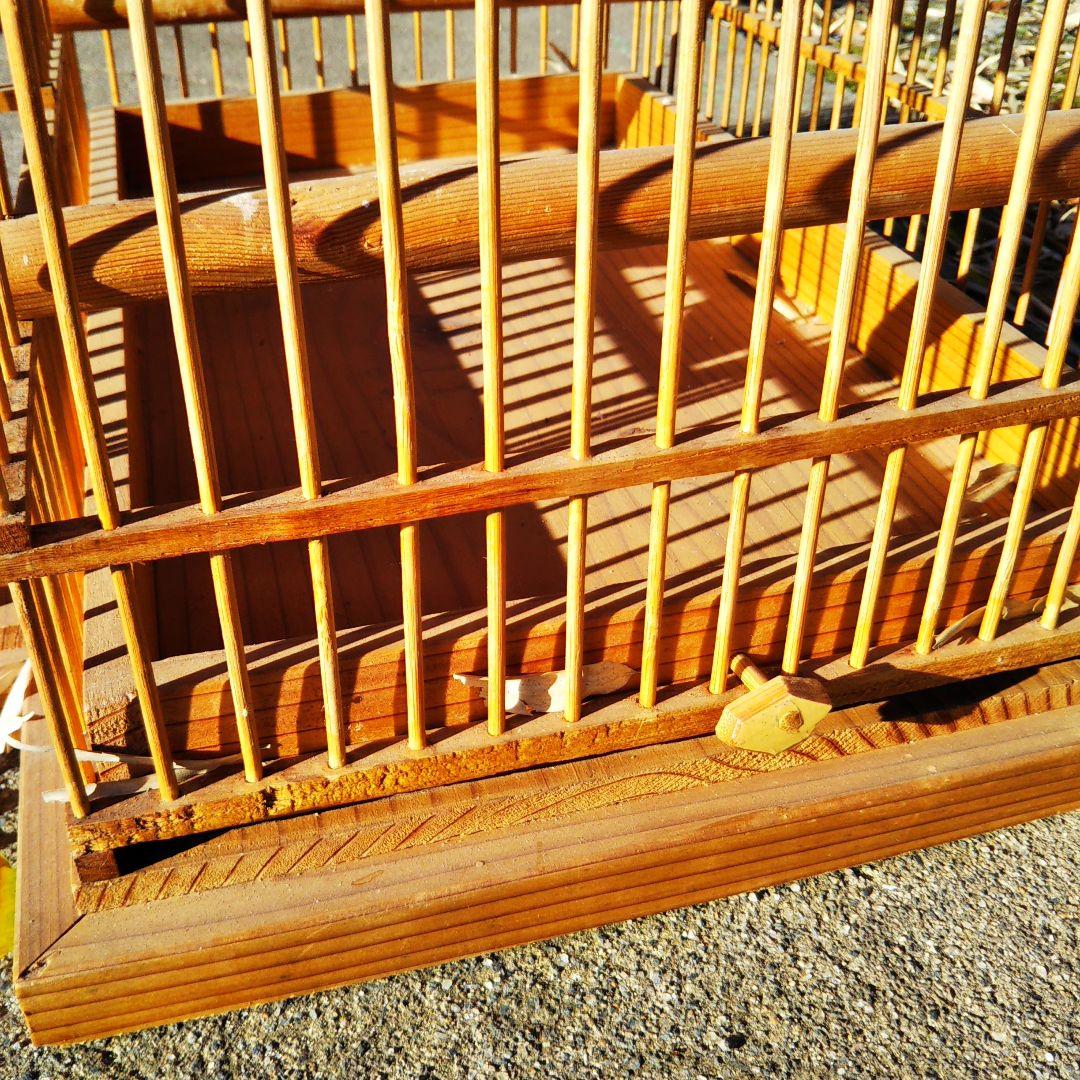 鳥籠 日本家屋風の鳥かごです。　竹細工　木製