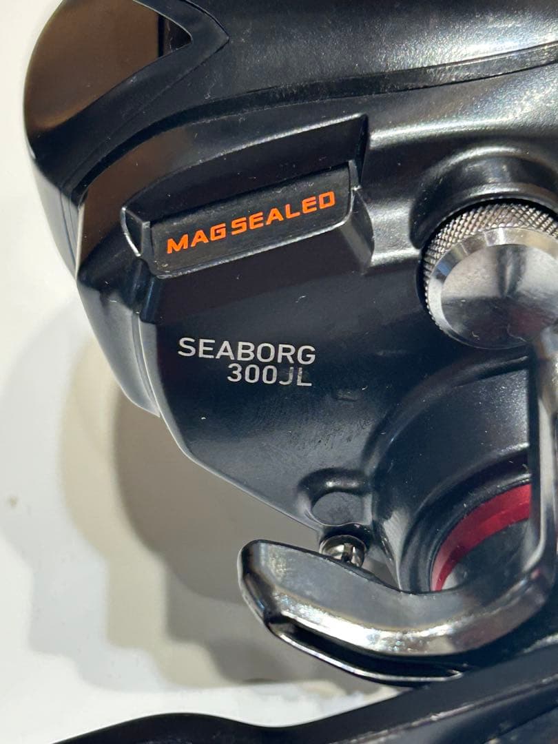 SEABORG 300JL 電動リール ブラック/レッド
