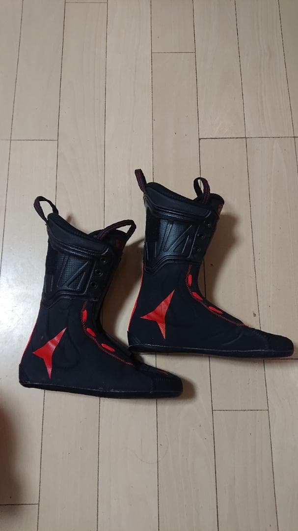 ATOMIC スキー ブーツ レッド ブラック