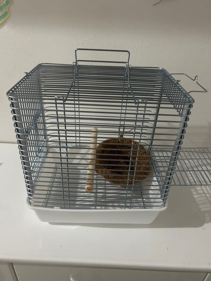 鳥小屋　小動物用金属ケージ 木製止まり木付き　(ベットプレゼント)