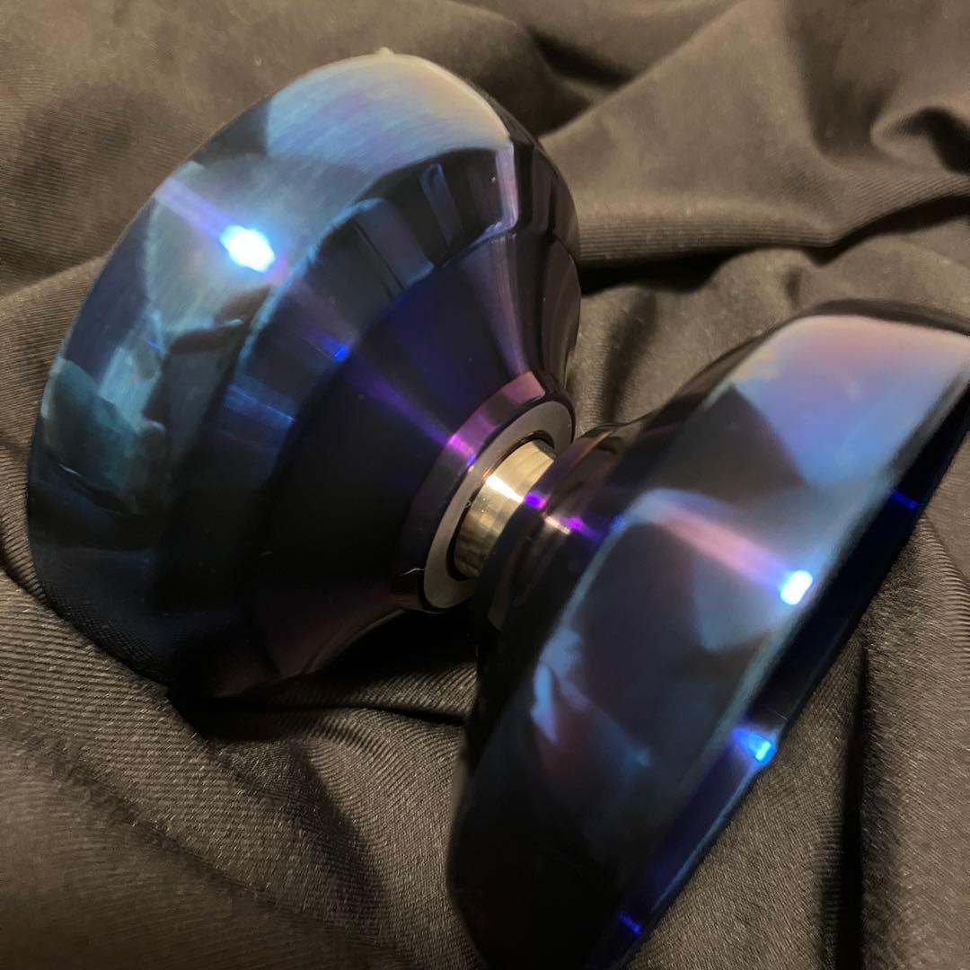 atmos projects Ari チタンブルー