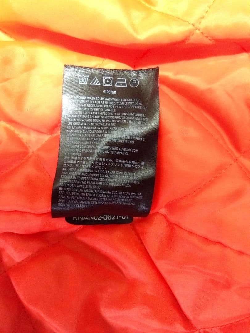 VOLCOM スノボードウェア　スーツの上着にも使えます。