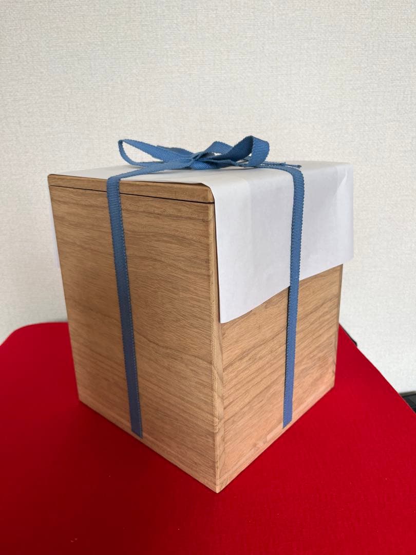 日本工芸会正会員 中田一於 淡青釉裏銀彩 草花文 壺 管理N39