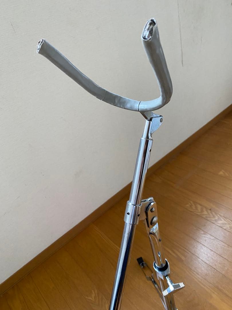 バリトンサックススタンド　Aida製