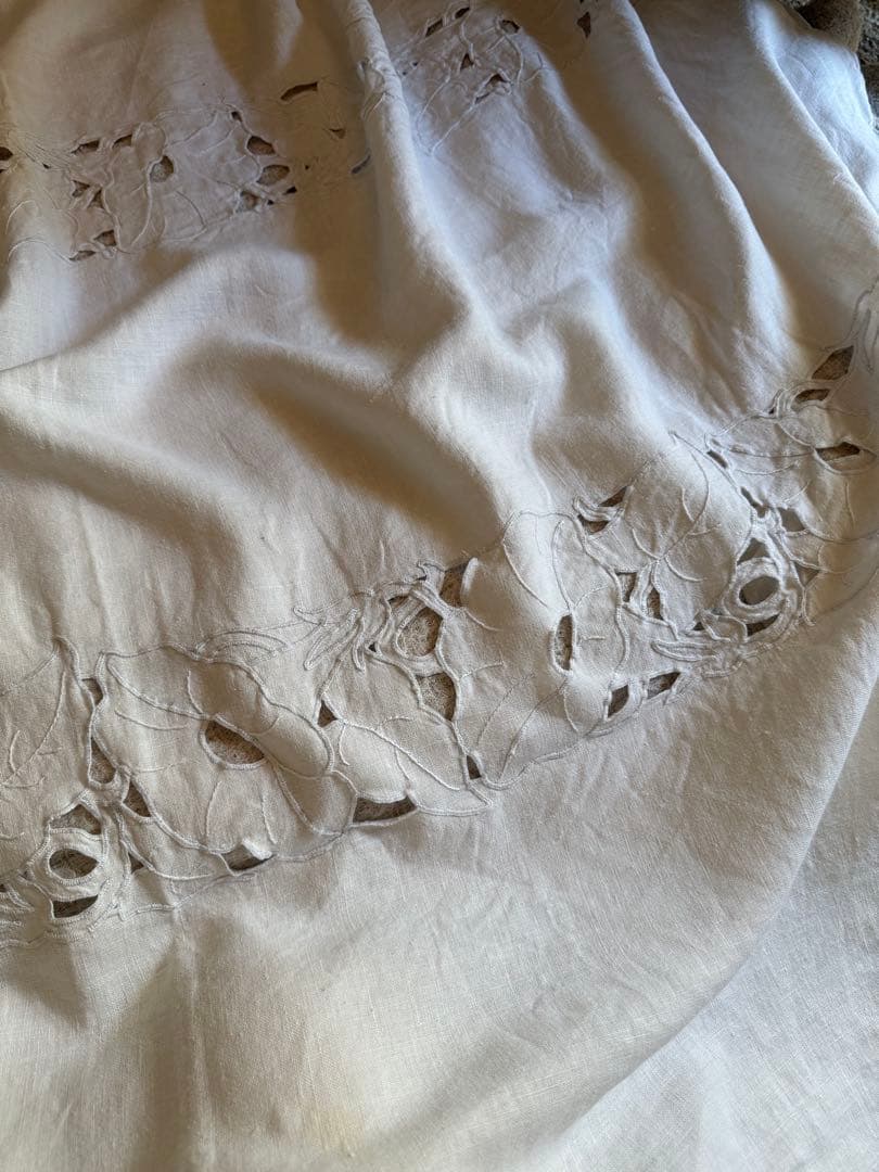 フランスアンティークஐ⋆*くったり素敵なくりぬき刺繍のクロス
