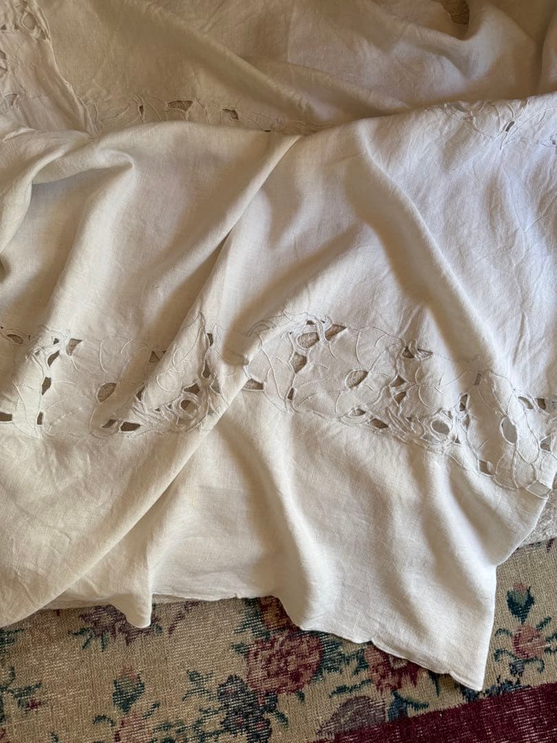 フランスアンティークஐ⋆*くったり素敵なくりぬき刺繍のクロス