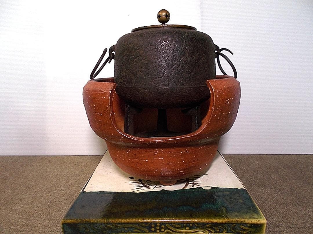 茶道具 四代高橋楽斎 信楽土風炉 茶釜 未使用五徳 織部敷板 底瓦 釜環 共箱