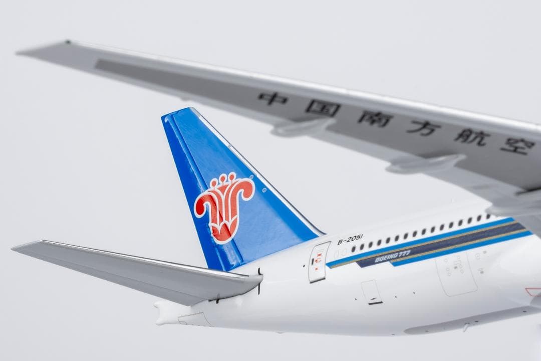 中国南方航空 777-200 B-2051 1/400