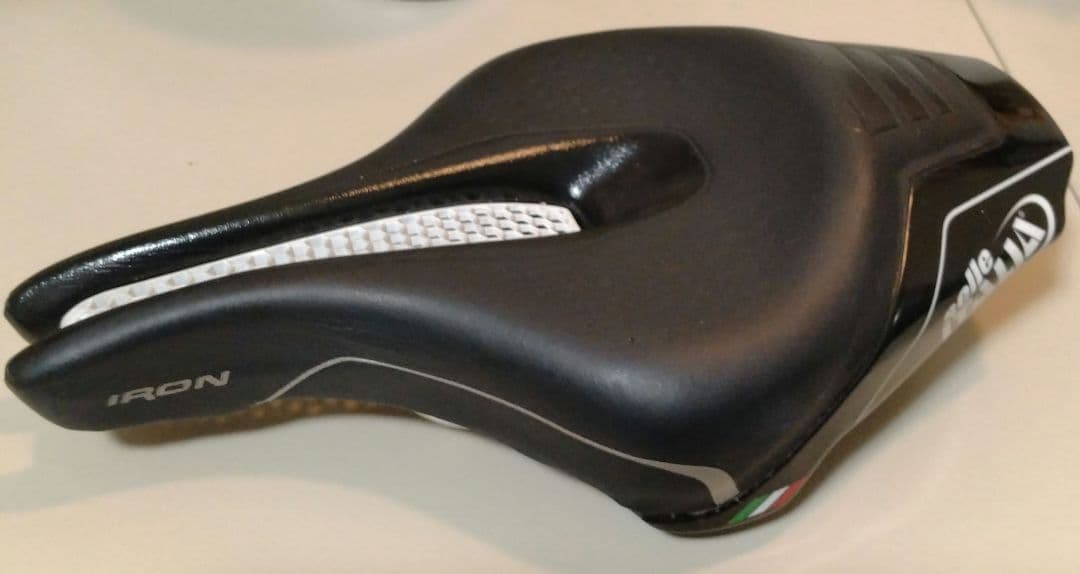 K*o様 【ほぼ新品】Selle Italia IRON サドル ブラック/ホワ