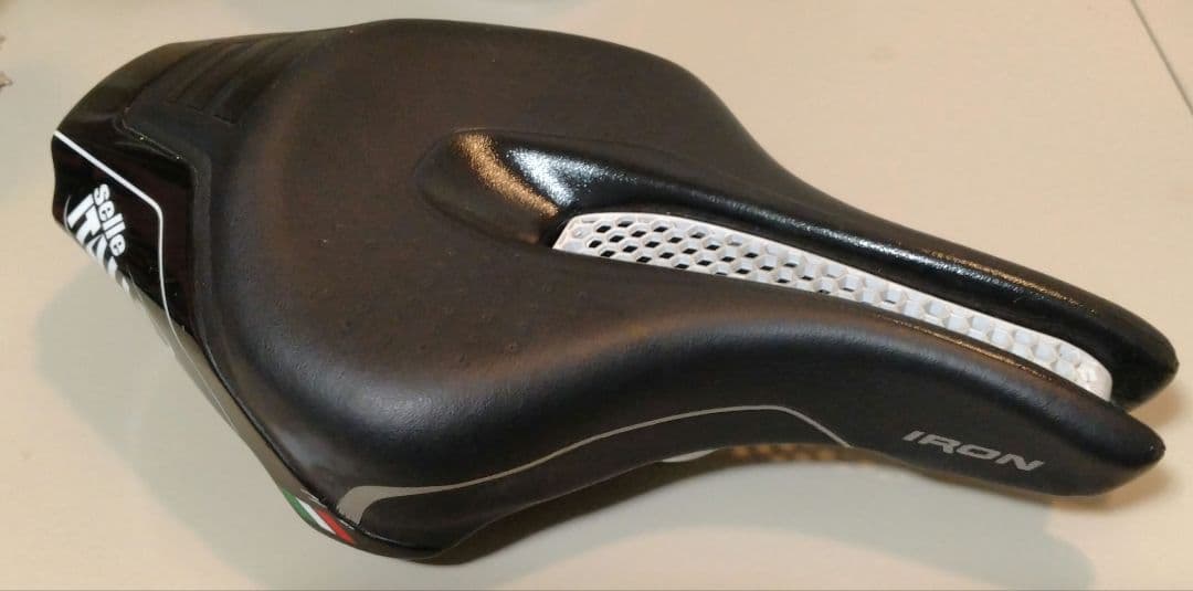 K*o様 【ほぼ新品】Selle Italia IRON サドル ブラック/ホワ