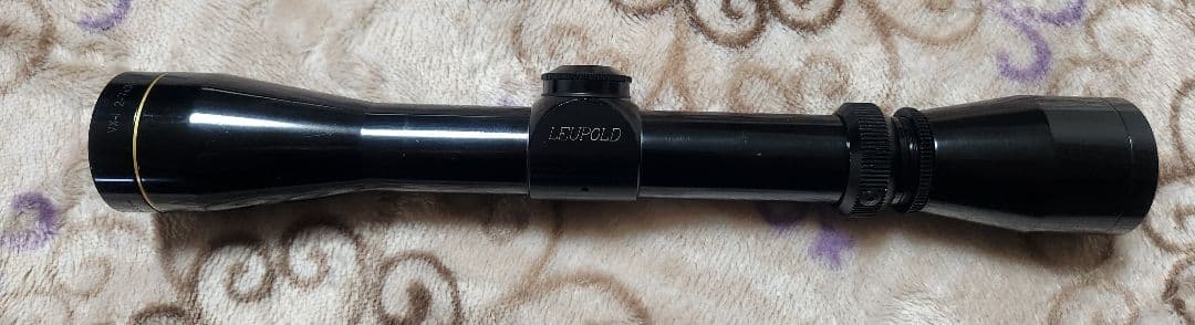 LEUPOLD スコープ 2-4倍 調整機能付き 黒