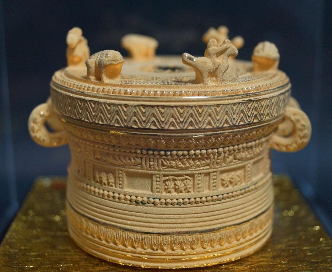 金メッキ古代青銅鼓造形置物 可愛らしいカエルの像 ケース付き 香港発行測定書付