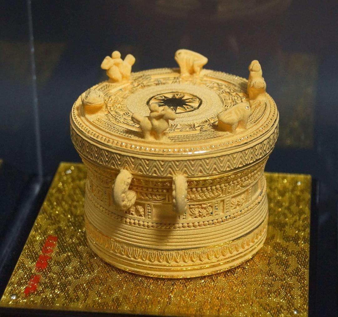 金メッキ古代青銅鼓造形置物 可愛らしいカエルの像 ケース付き 香港発行測定書付