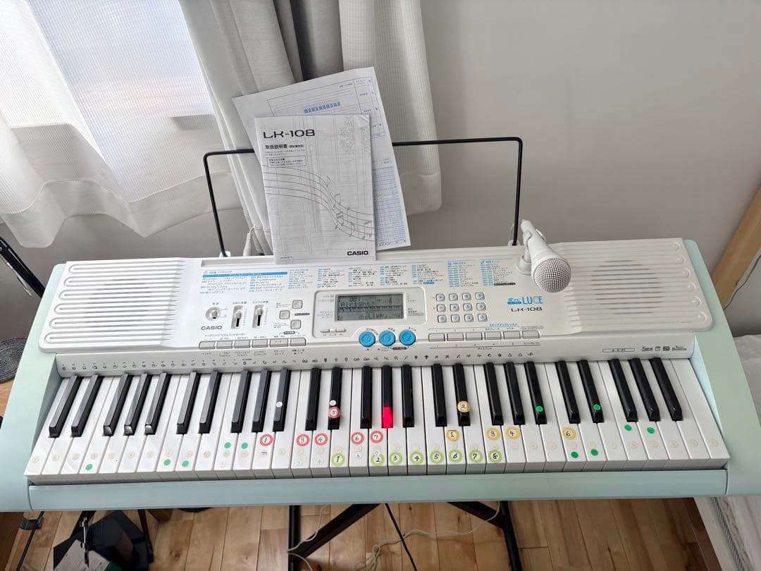 CASIO カシオ　光ナビゲーションキーボード　LK-108 かわいい電子ピアノ