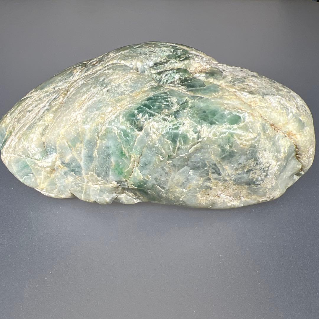 【最終】翡翠原石　糸魚川産643g 鉱物標本