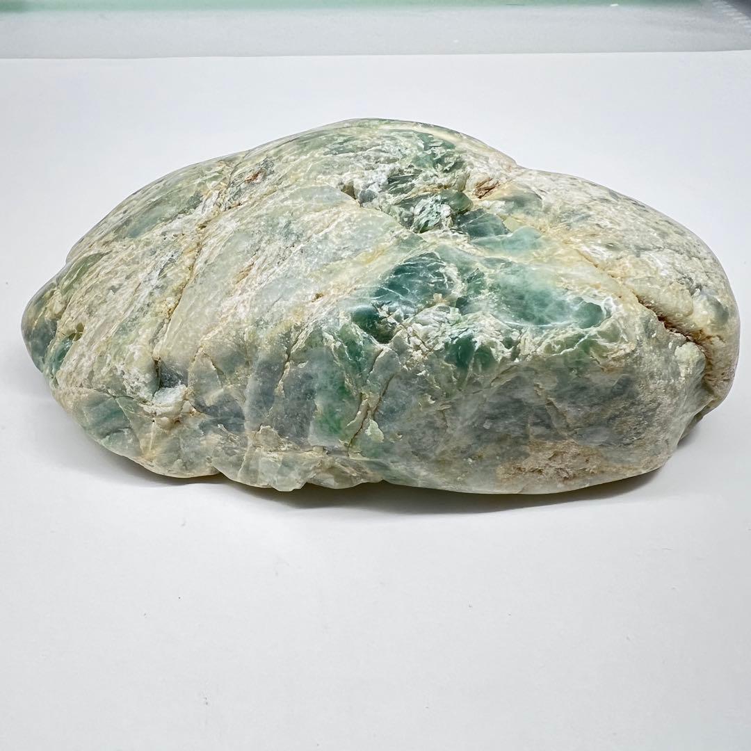 【最終】翡翠原石　糸魚川産643g 鉱物標本
