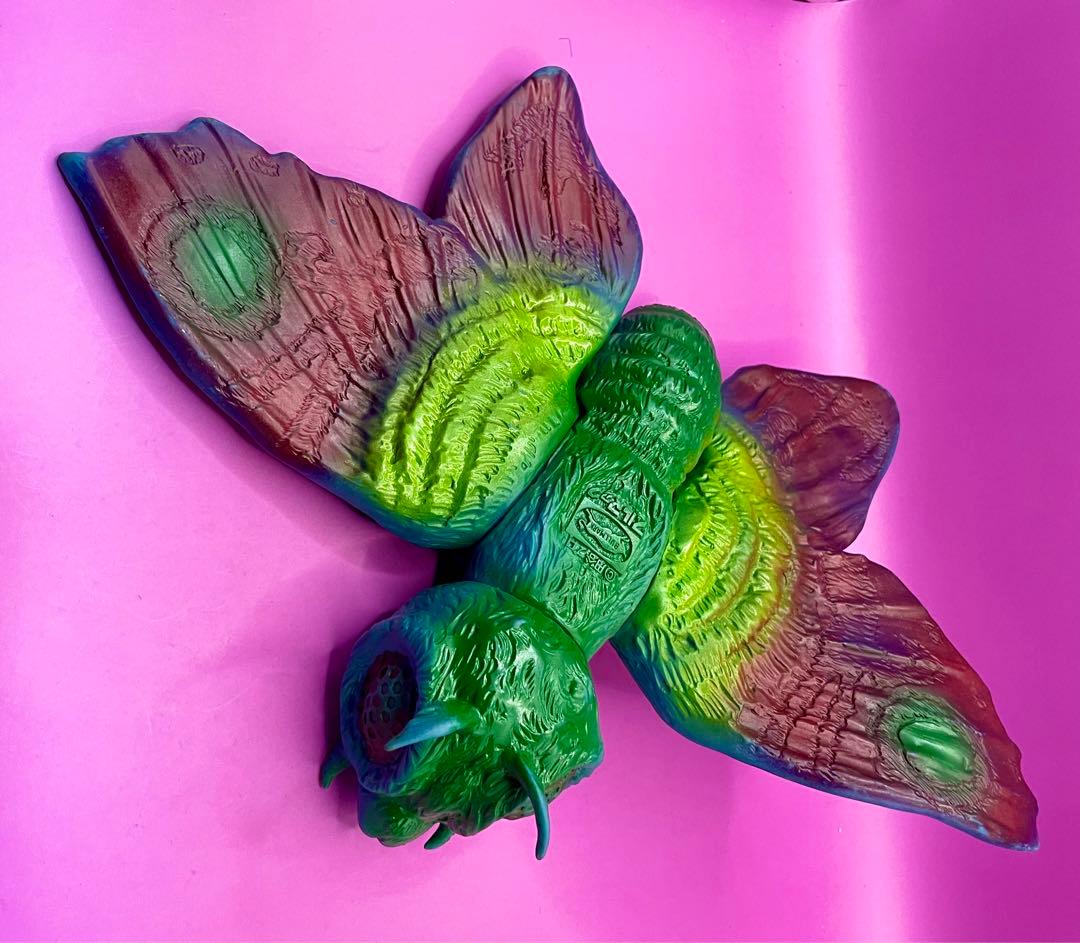 ブルマァク モスラ ソフビ人形 美品ですがディスプレイ用に穴が開けられています。