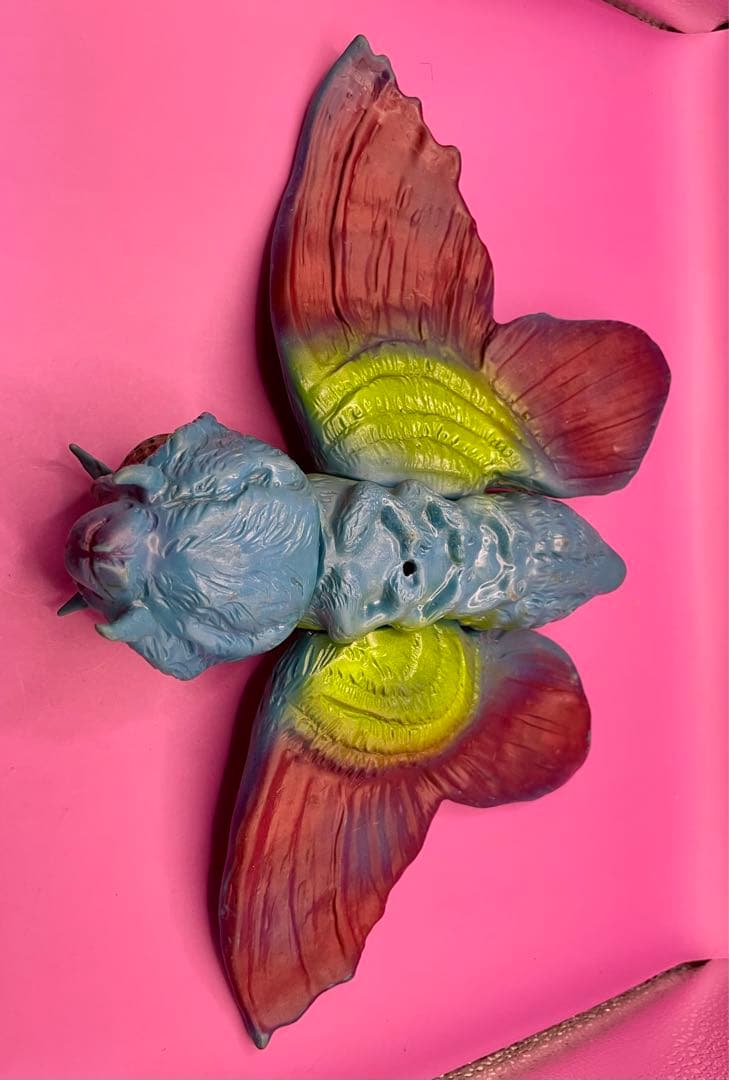 ブルマァク モスラ ソフビ人形 美品ですがディスプレイ用に穴が開けられています。