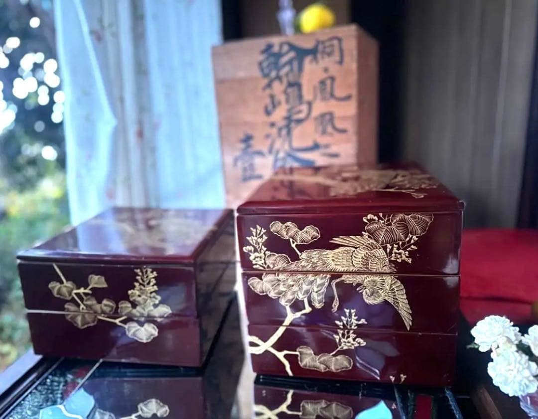 お年玉価格 ‼️JAPAN時代溜塗沈金　桐花鳳凰に松　鳳凰　五段重箱二枚蓋木箱入