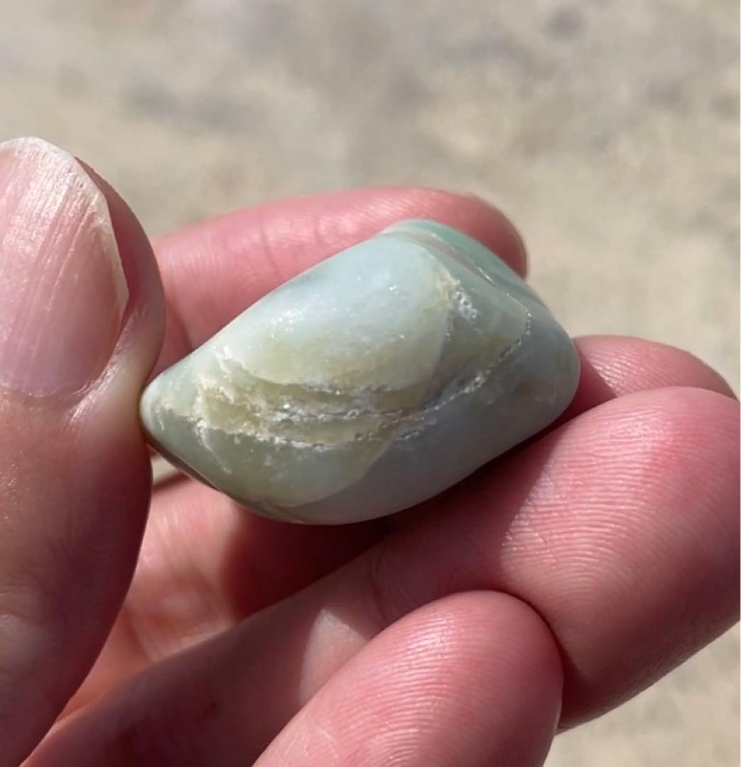 糸魚川翡翠 ヒスイ 33g 淡いグリーン