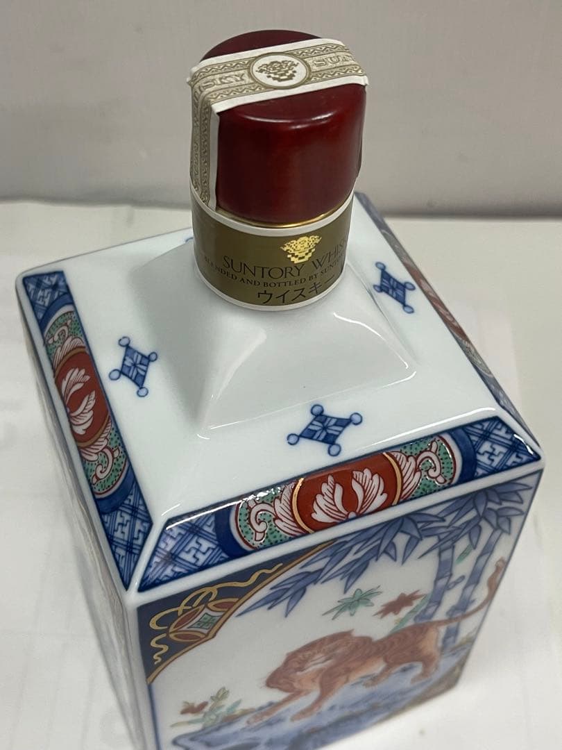 未開栓 サントリー 20年 ウイスキー 有田焼 染錦松竹梅寅文角型瓶