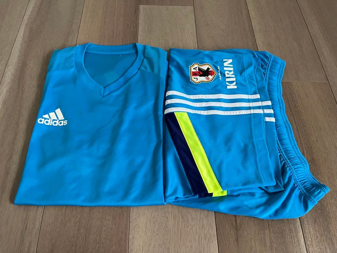 adidas サッカーシャツ＆ショーツセット 水色　日本代表練習着
