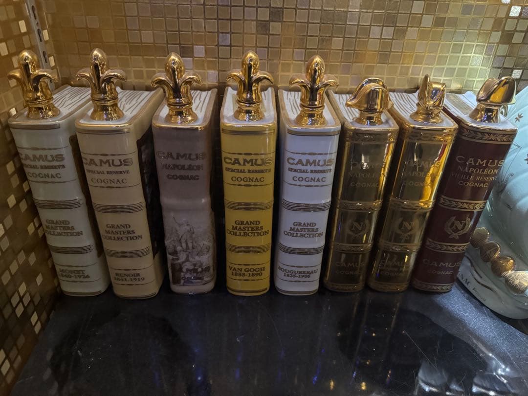 クマ型容器とCAMUSコニャックセット