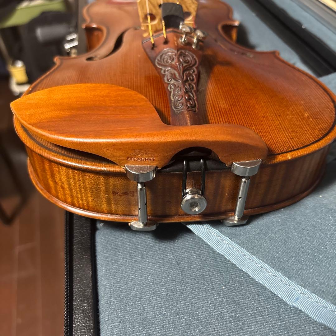 このちゃん高精度軽量バイオリン4/4顎当グァルネリ型チタニウム