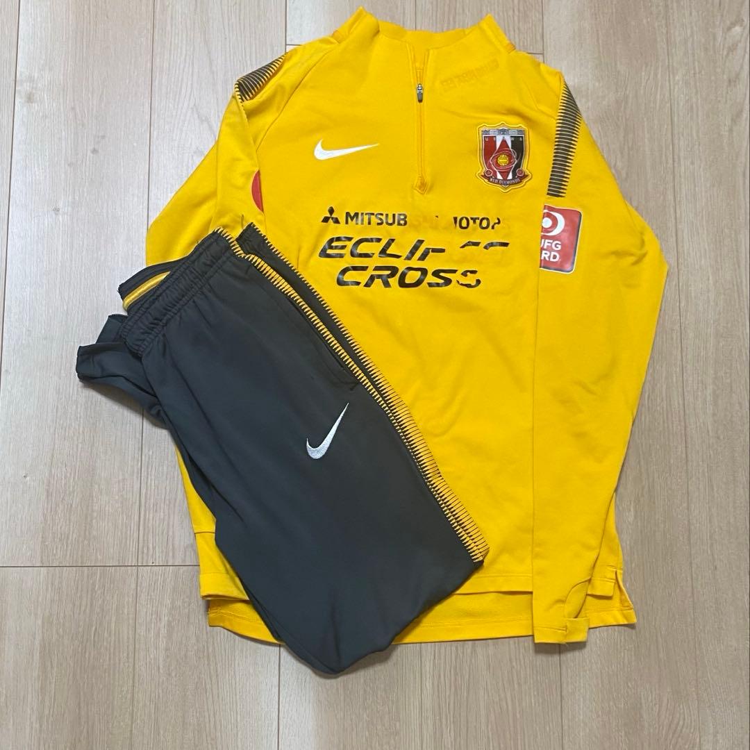 浦和レッズ　支給 トレーニングジャージセット