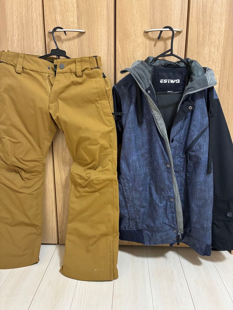 ESTIVO スノーボードウェア セット　値下げしました