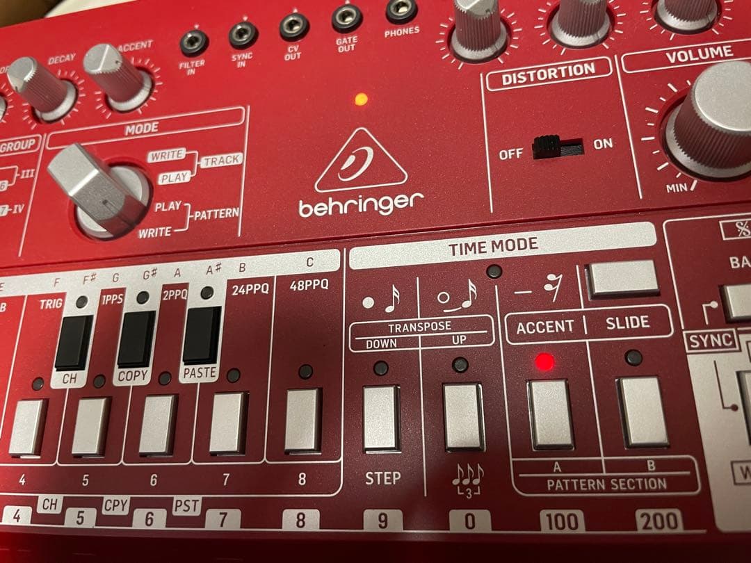 Behringer TD-3-RD /TB-303クローン acid house