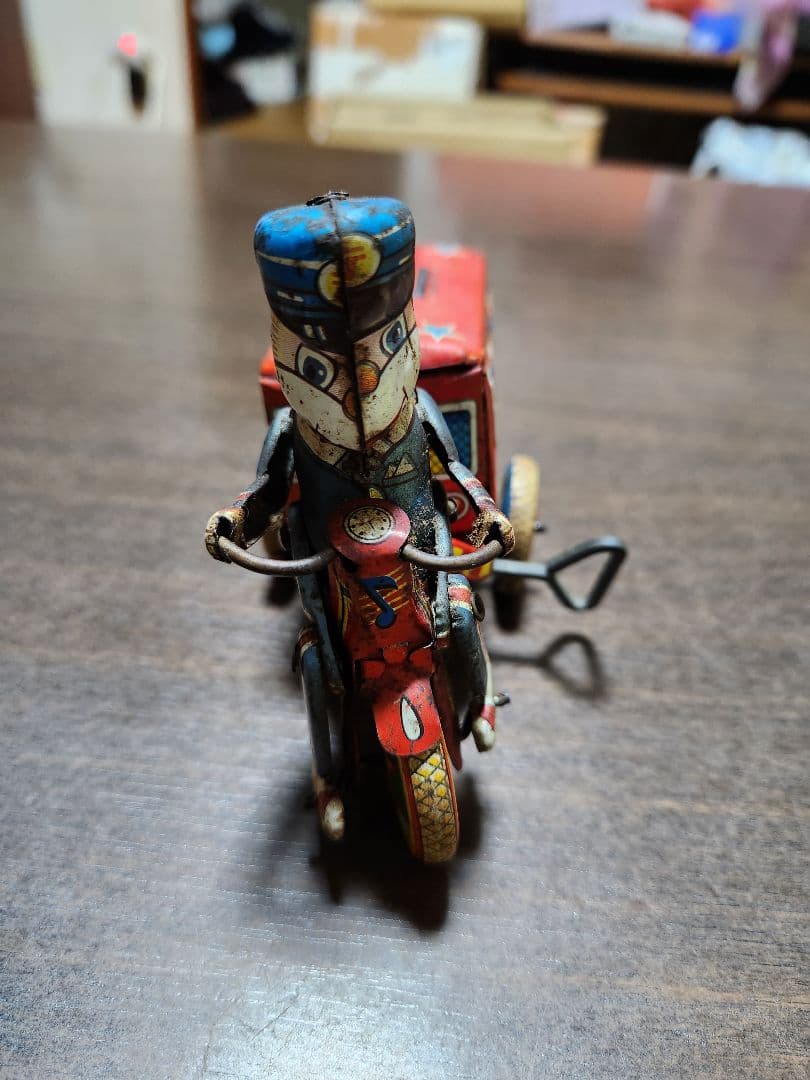 ブリキのオモチャ　レトロ郵便配達車 手動巻き式