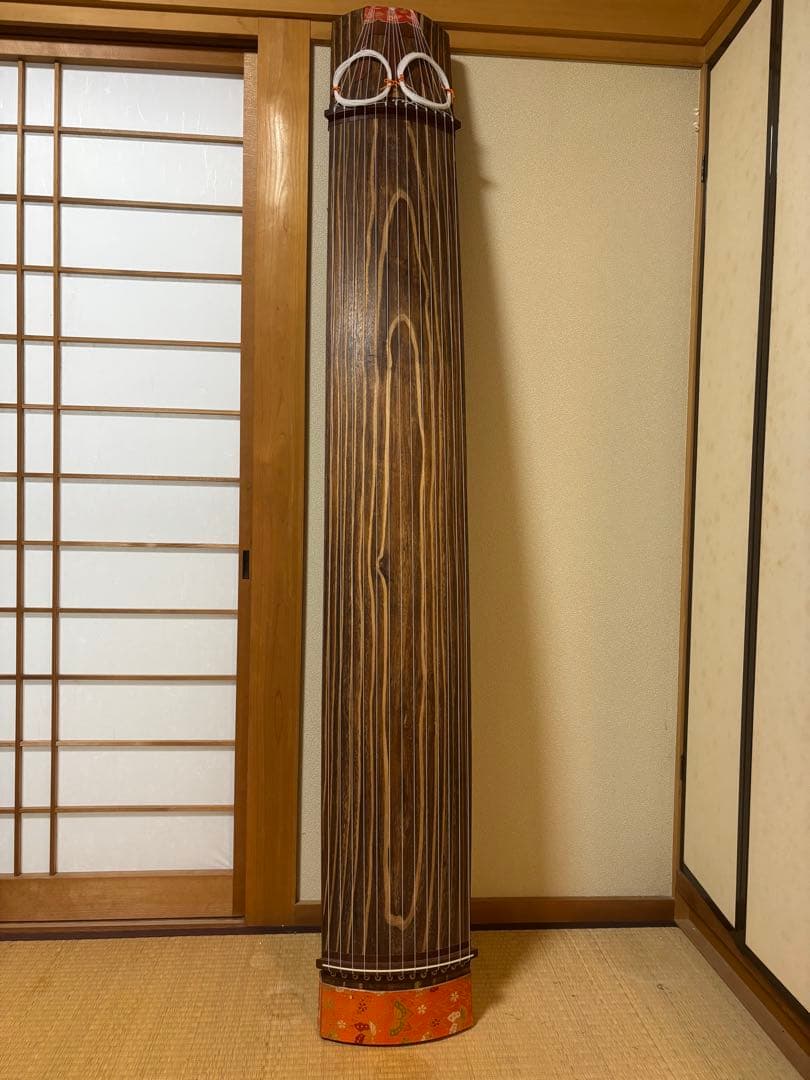 伝統的な筝 13弦 爪付き
