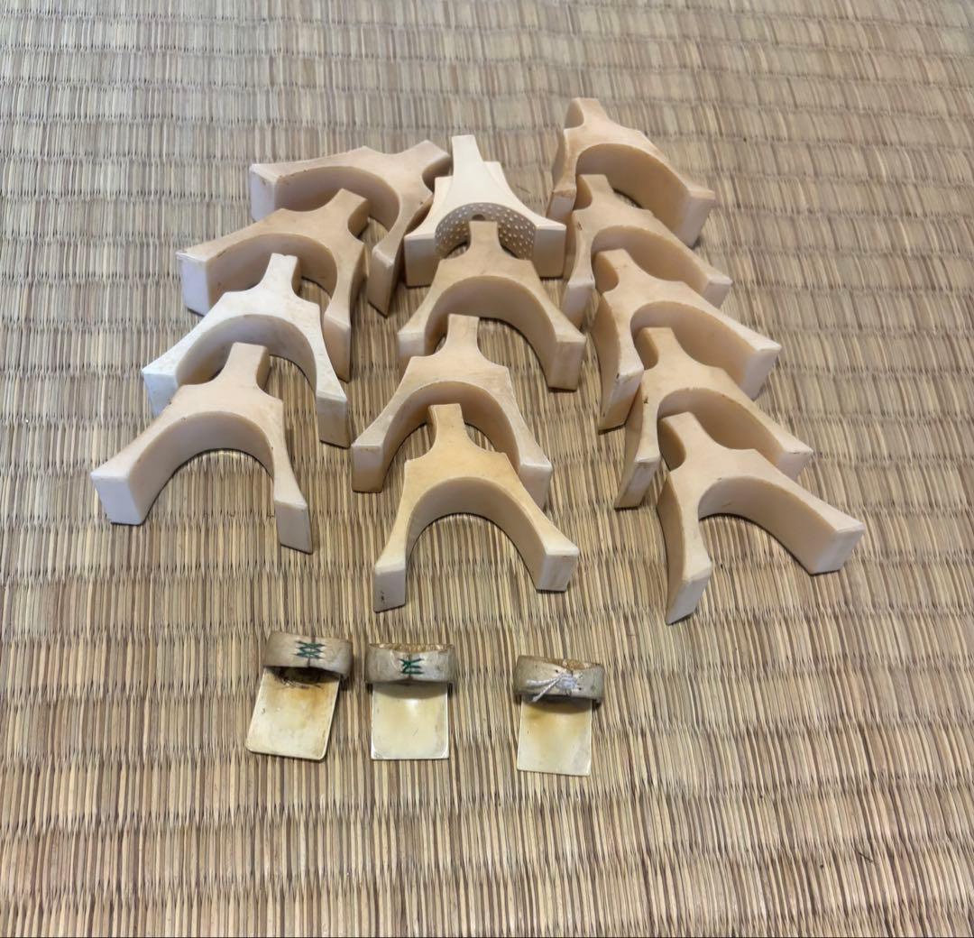 伝統的な筝 13弦 爪付き